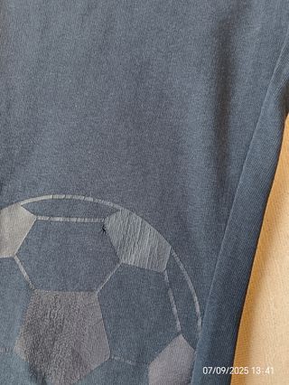 Pantaloni blu con pallone da calcio 7-8 anni