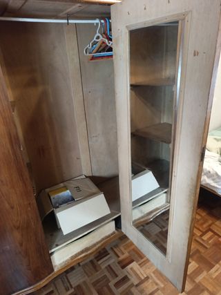Armario antiguo de madera