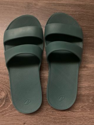 Lote Ropa, bolsa y chanclas
