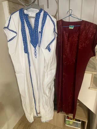 Ropa árabe blanca y roja