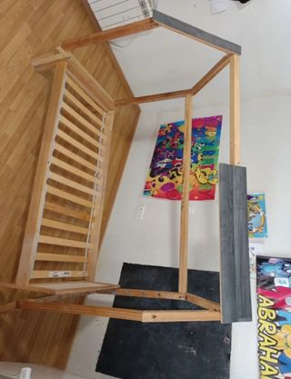 Cama de madera + colchón 