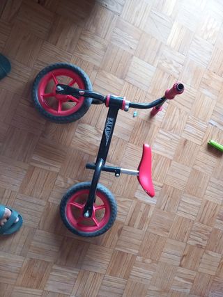 Bicicleta de equilibrio infantil