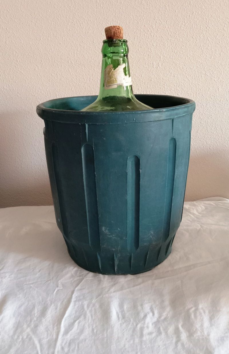 Garrafa 10 litros Agua Solan de Cabras Cuenca de segunda mano por 24 EUR en  Barranco Parra en WALLAPOP