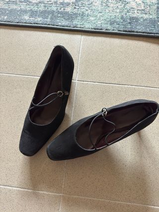 Zapatos negros ante