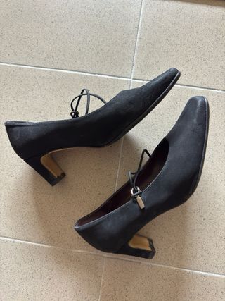Zapatos negros ante