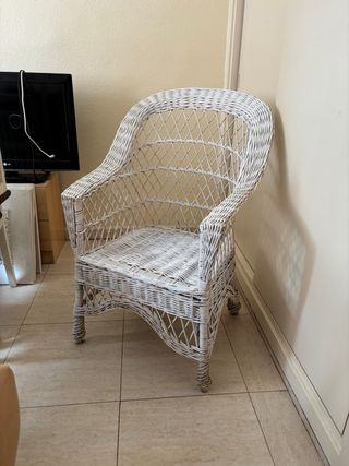Sillón de mimbre blanco vintage
