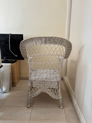 Sillón de mimbre blanco vintage