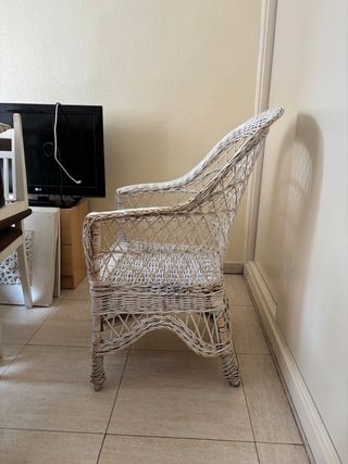 Sillón de mimbre blanco vintage