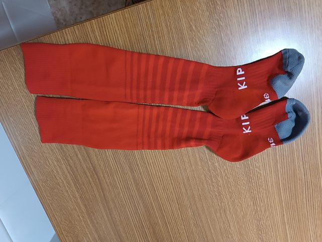 Calcetas de fútbol rojas