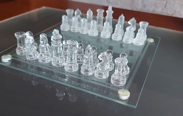 Ajedrez de Cristal Transparente