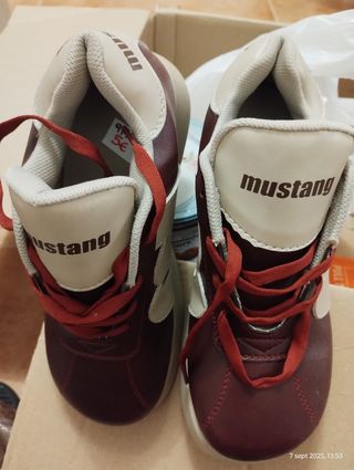 Zapatos Mustang Beige y Rojo