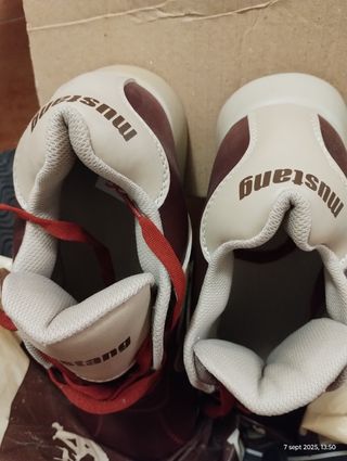 Zapatos Mustang Beige y Rojo