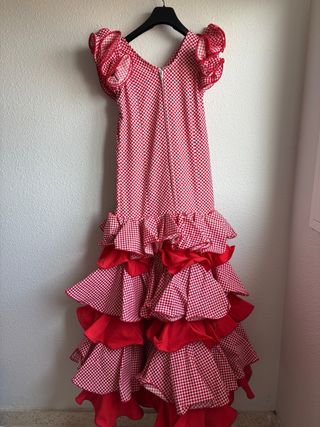 Traje de flamenca rojo y blanco.
Talla entre 10-14