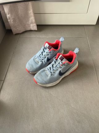 Tenis Nike Blancos, celestes y rosa