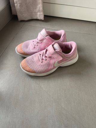 Tenis Nike Blancos, celestes y rosa