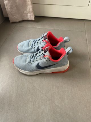 Tenis Nike Blancos, celestes y rosa