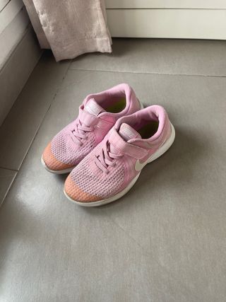 Tenis Nike Blancos, celestes y rosa