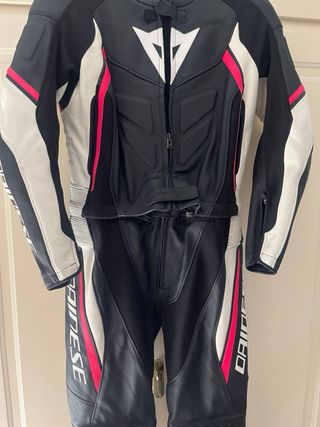 Mono Dainese mujer Avro D2 negro/rosa T48