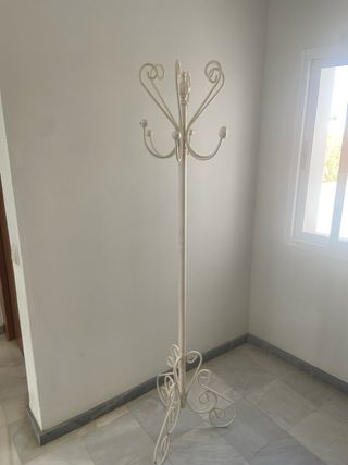 Perchero de hierro forjado beige