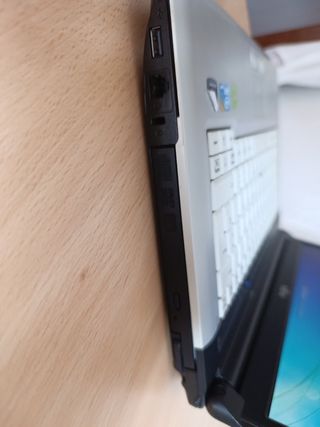 Portátil Fujitsu Windows 7 con cargador