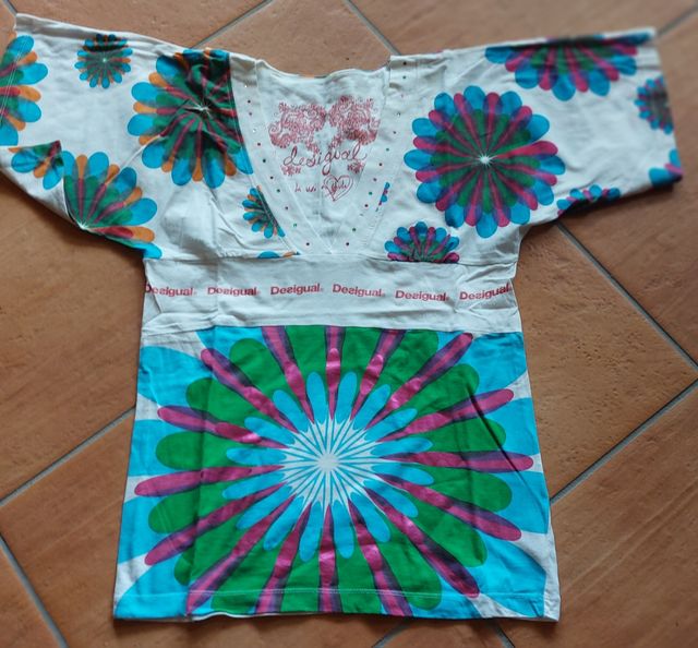 Camiseta Desigual Blanca con Pedrería