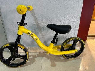 Bicicleta sin pedales Womy amarilla