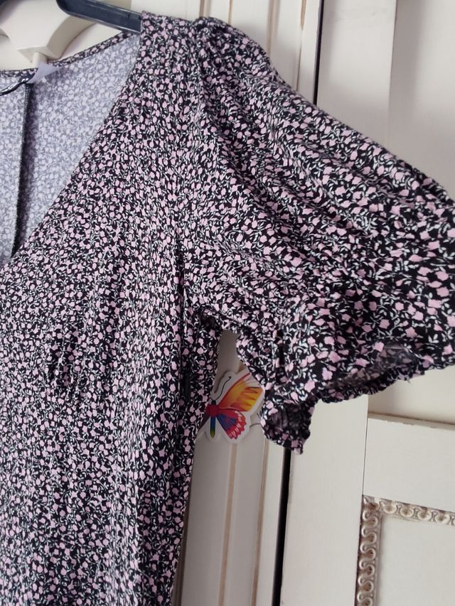 Vestido floral negro y rosa