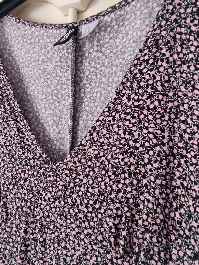 Vestido floral negro y rosa