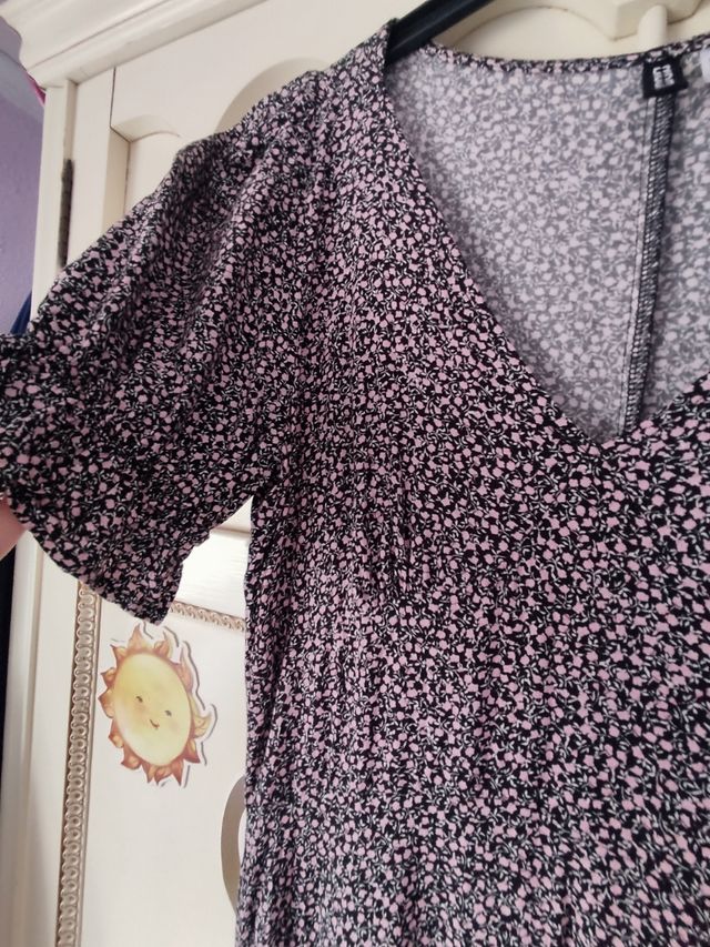 Vestido floral negro y rosa