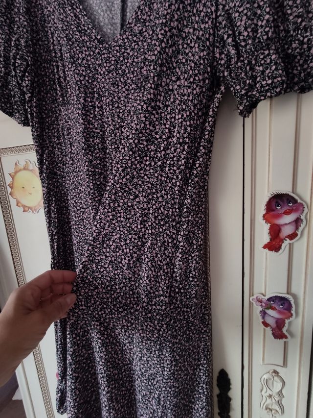 Vestido floral negro y rosa