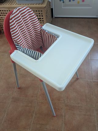 Trona Antilop Ikea con cojín y bandeja