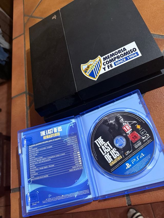 PS4 Negra + The Last of Us + Fifa 24 digital
