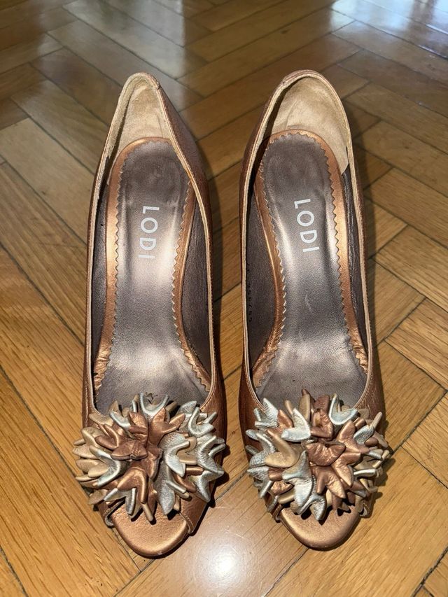 Zapatos LODI tacón oro y plata