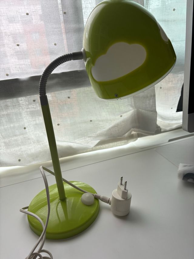 Lámpara infantil verde IKEA