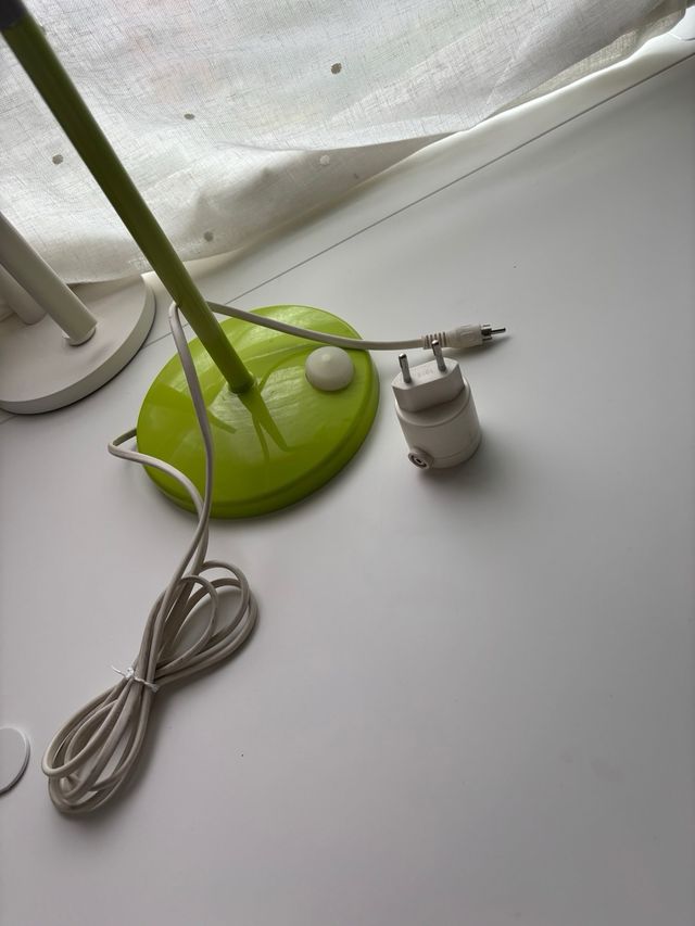 Lámpara infantil verde IKEA