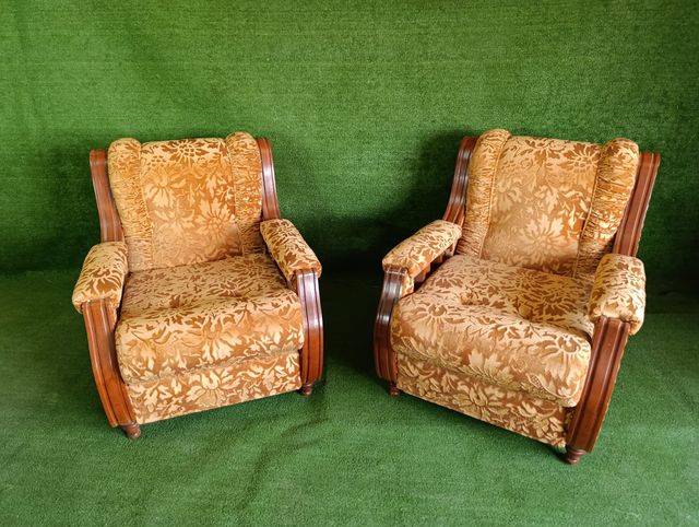Sofá y sillones de tela y madera