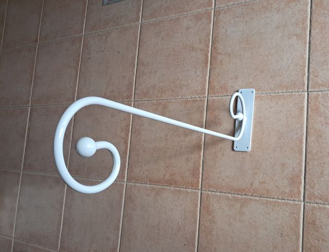Toallero de forja hierro blanco de pared nuevo