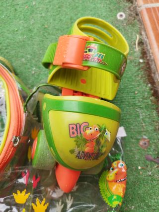 Patines de niño DinoTren con casco y protecciones 