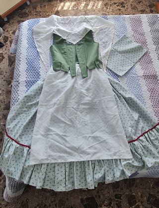 Traje de Huertana verde.