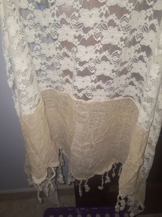Pañuelo de encaje beige y blanco