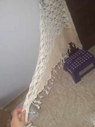 Pañuelo de encaje beige y blanco