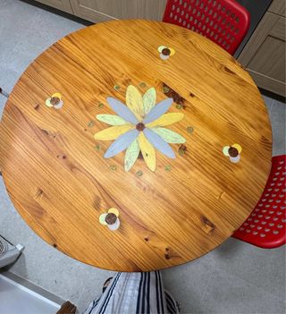Mesa redonda madera pintada a mano