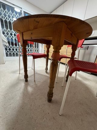 Mesa redonda madera pintada a mano