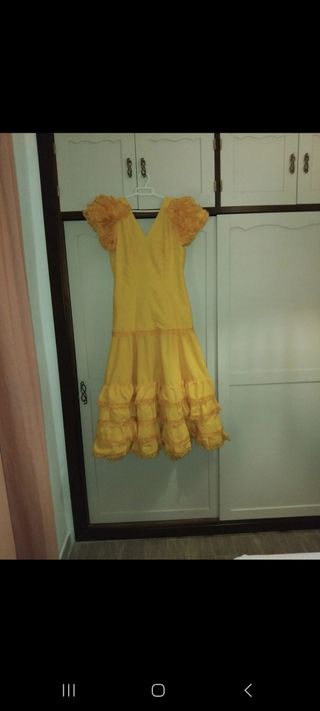 Traje de flamenca amarillo