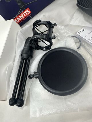 Micrófono USB Trust GXT 232 Mantis Trípode.NUEVO