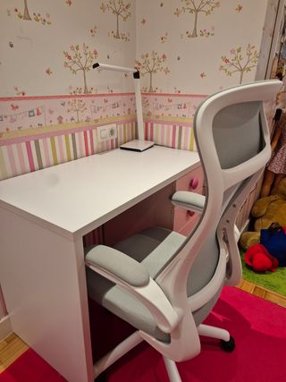Mesa escritorio infantil con cajonera rosa