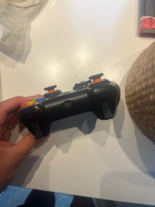 Mando Xbox Negro con Detalles Naranja