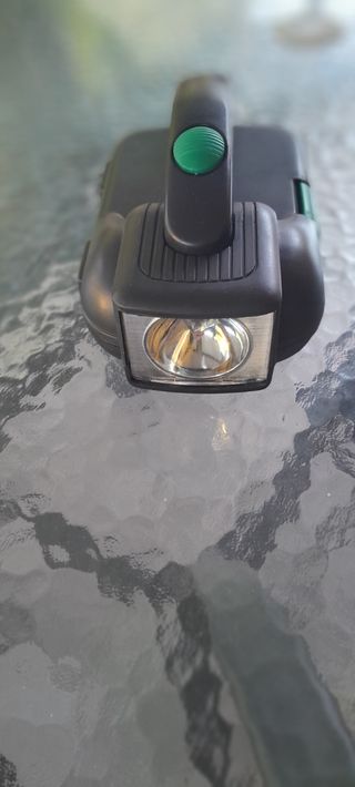 Linterna con herramientas