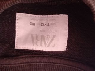 Sudaderas de distintas marcas y tallas de niño.