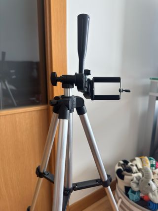 Trípode para móvil plateado